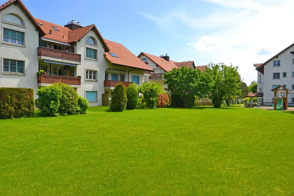 Helle 4.5-Zimmer-Wohnung mit Balkon und Cheminée in Boswil