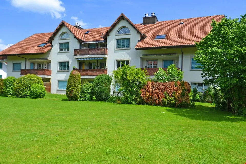 Helle 4.5-Zimmer-Wohnung mit Balkon und Cheminée in Boswil