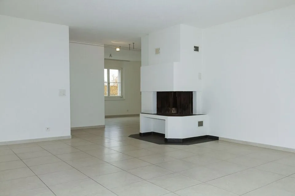 Helle 4.5-Zimmer-Wohnung mit Balkon und Cheminée in Boswil