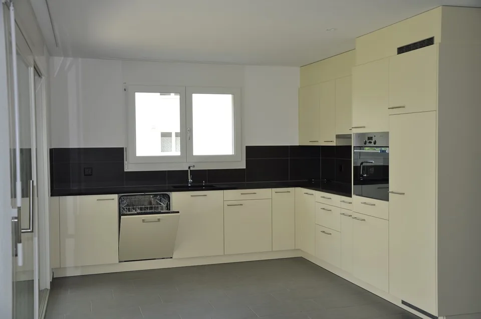 Moderne 3.5-Zimmer-Wohnung mit Balkon in Lupfig