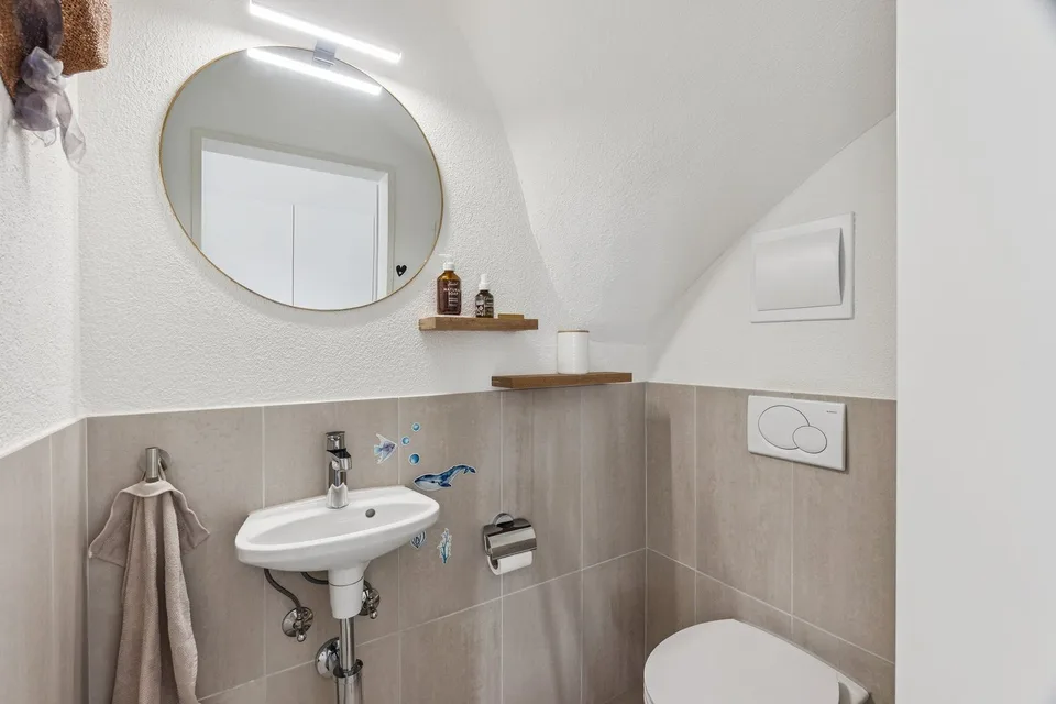 Charmante Maisonette-Dachwohnung in Bassersdorf mit Sonnenbalkon