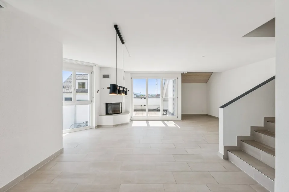 Charmante Maisonette-Dachwohnung in Bassersdorf mit Sonnenbalkon