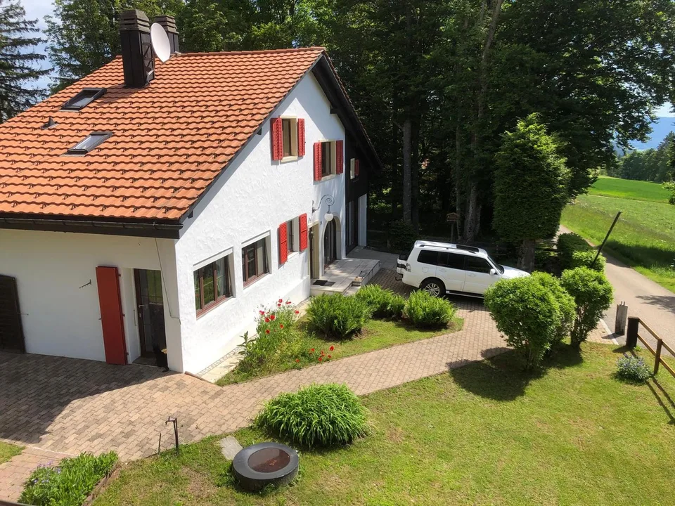 Schöne Einzelhaus mit 7 Zimmern in der Montagne de Moutier (1130m)