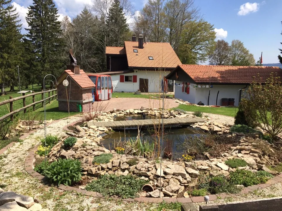 Schöne Einzelhaus mit 7 Zimmern in der Montagne de Moutier (1130m)