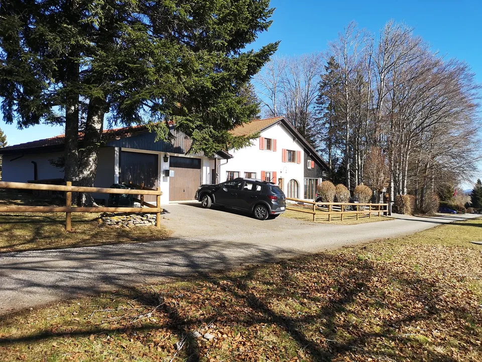 Schöne Einzelhaus mit 7 Zimmern in der Montagne de Moutier (1130m)