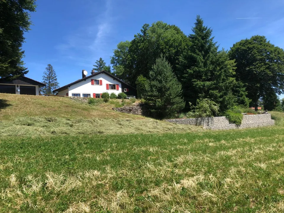 Schöne Einzelhaus mit 7 Zimmern in der Montagne de Moutier (1130m)