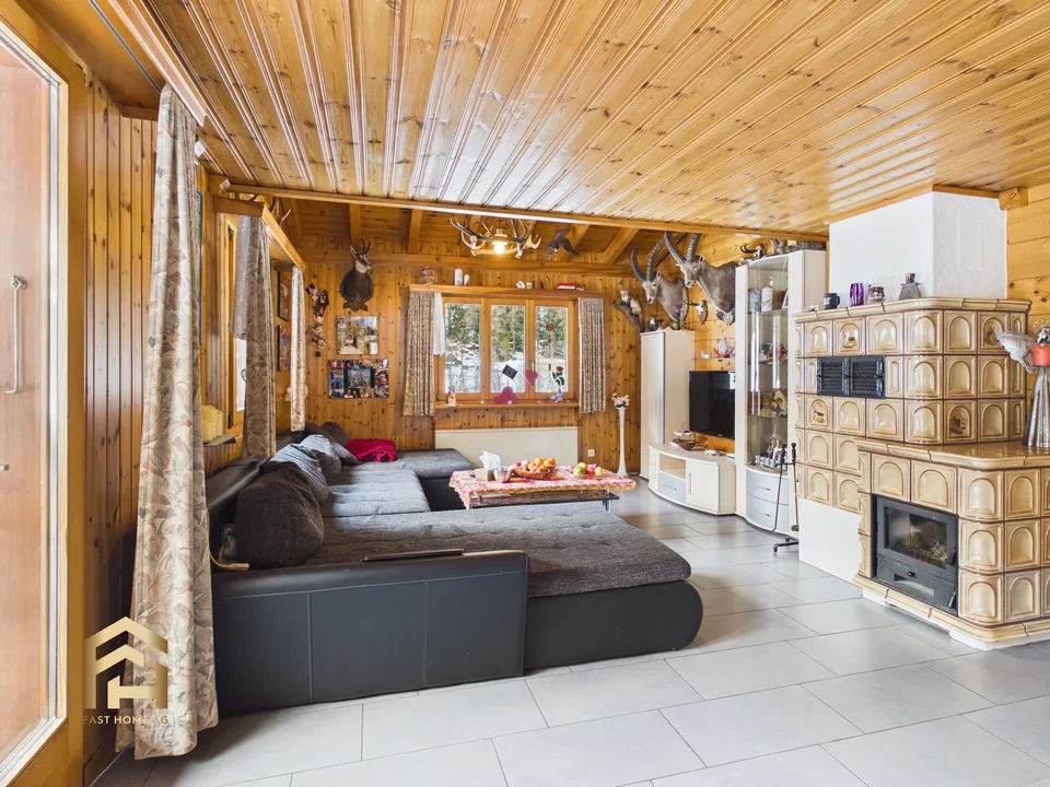 Renovierte Duplex-Attika mit 3 Badezimmern und optimaler Anbindung