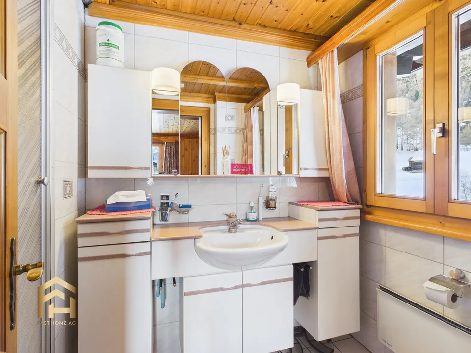 Duplex attique rénové avec 3 salles de bain et connexion optimale