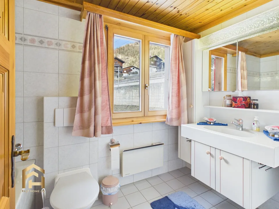 Duplex attique rénové avec 3 salles de bain et connexion optimale