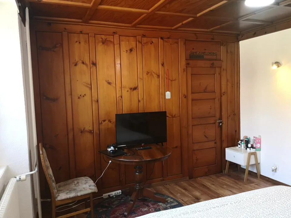 Grande casa familiare con 8,5 locali a Lajoux, possibilità di gestione di camere per gli ospiti