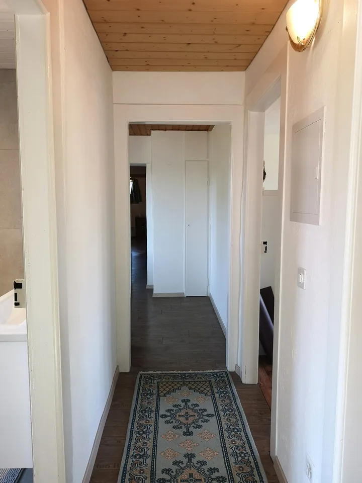 Grande casa familiare con 8,5 locali a Lajoux, possibilità di gestione di camere per gli ospiti