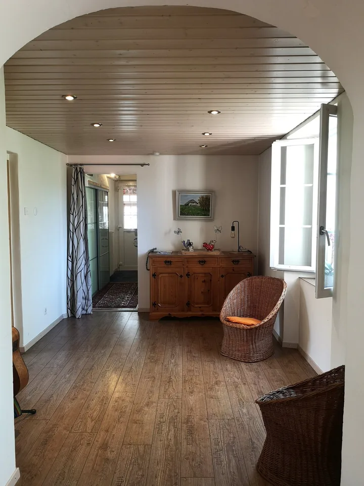 Grande casa familiare con 8,5 locali a Lajoux, possibilità di gestione di camere per gli ospiti