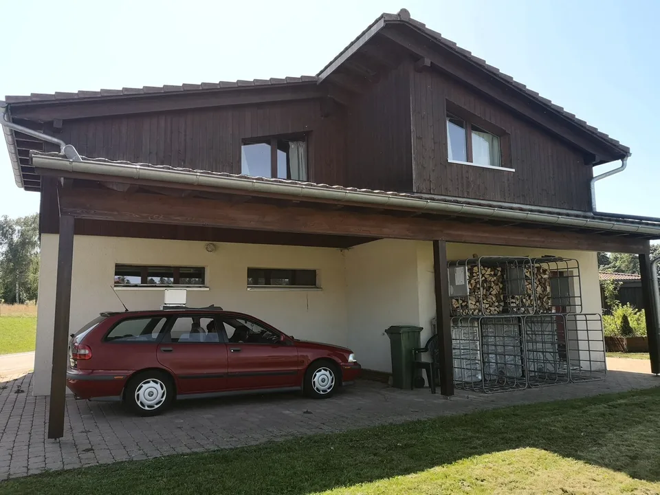 Grande casa familiare con 8,5 locali a Lajoux, possibilità di gestione di camere per gli ospiti