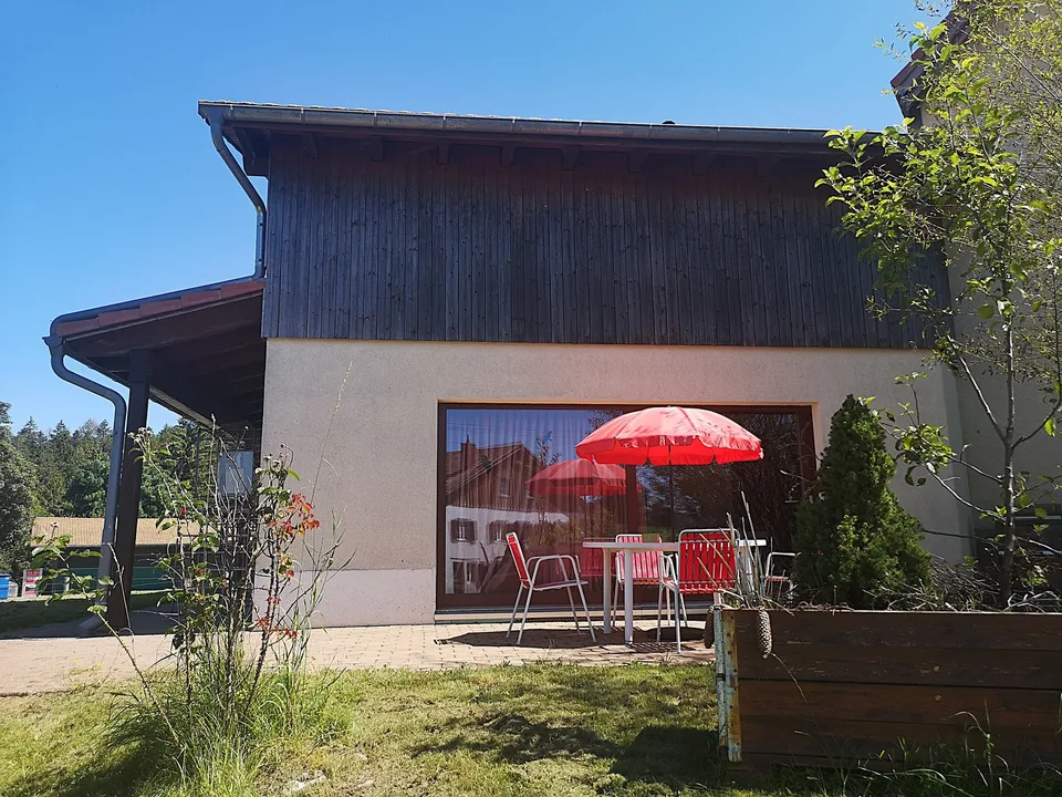 Grande casa familiare con 8,5 locali a Lajoux, possibilità di gestione di camere per gli ospiti