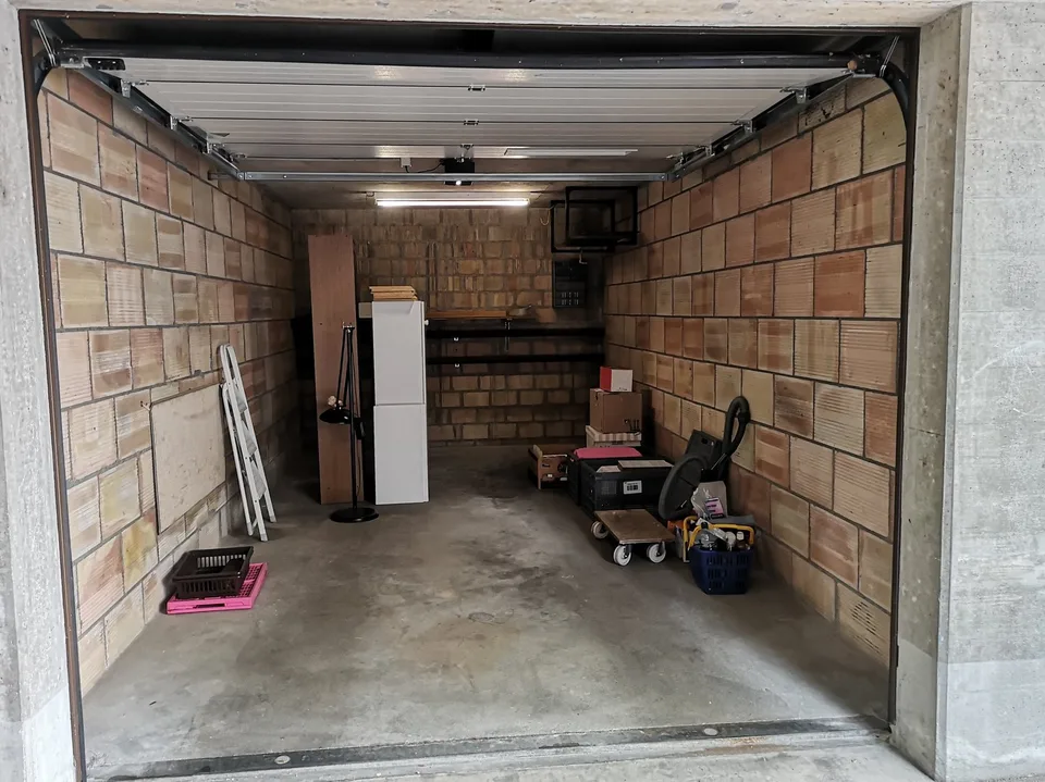 Zu verkaufen in Delémont: 3.5-Zimmer-Wohnung, mit eigenem Garage, Blick auf die Stadt