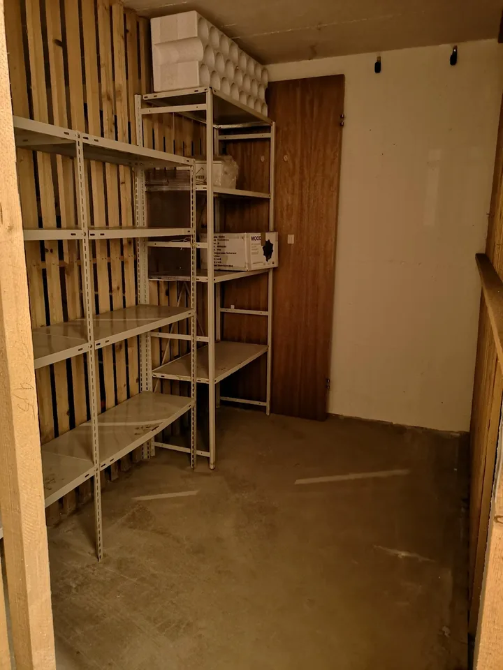 Zu verkaufen in Delémont: 3.5-Zimmer-Wohnung, mit eigenem Garage, Blick auf die Stadt