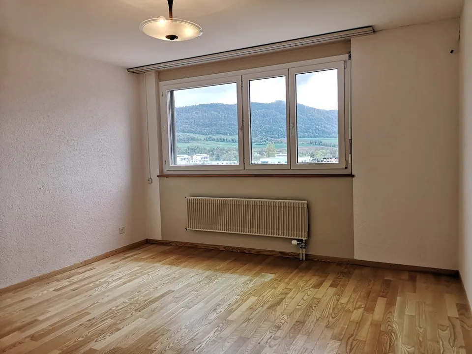 Zu verkaufen in Delémont: 3.5-Zimmer-Wohnung, mit eigenem Garage, Blick auf die Stadt