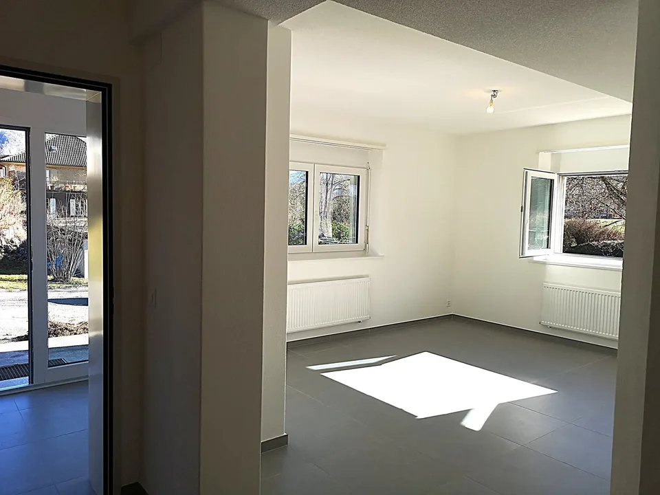 Zu verkaufen in Moutier Apartment mit Terrasse, komplett renoviert im Jahr 2024