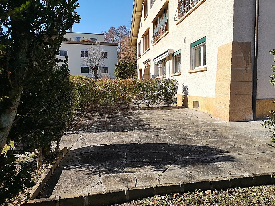Zu verkaufen in Moutier Apartment mit Terrasse, komplett renoviert im Jahr 2024