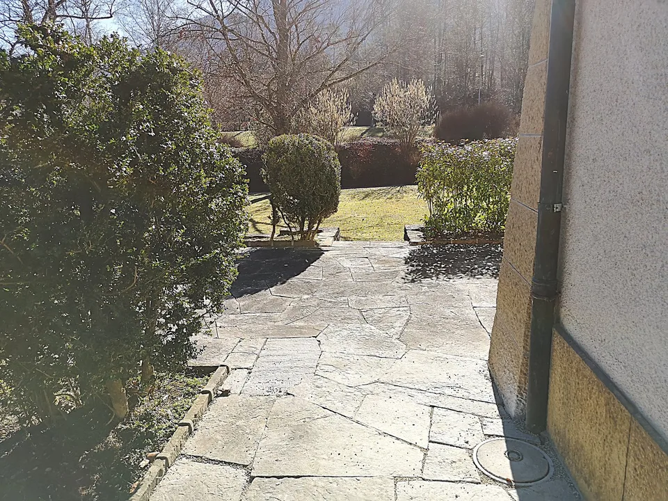 Zu verkaufen in Moutier Apartment mit Terrasse, komplett renoviert im Jahr 2024