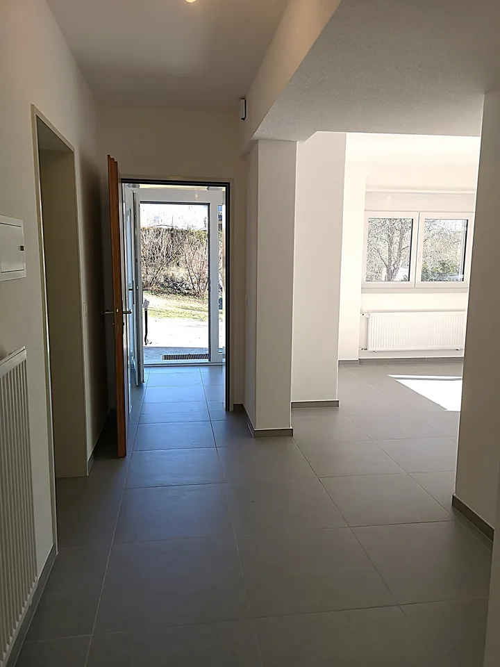 Zu verkaufen in Moutier Apartment mit Terrasse, komplett renoviert im Jahr 2024