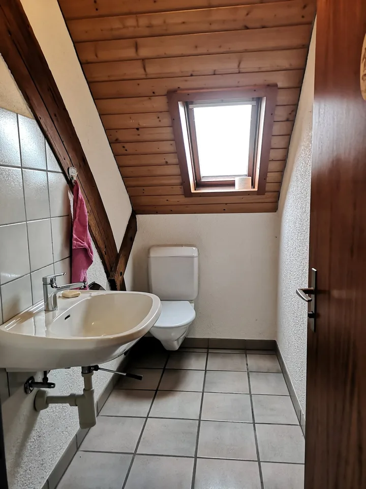 Grand duplex au centre du village avec garage et atelier, libre de suite