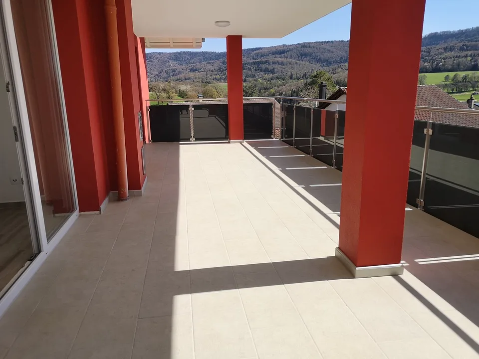 Appartement neuf au 1er étage avec terrasse couverte, avec vue.