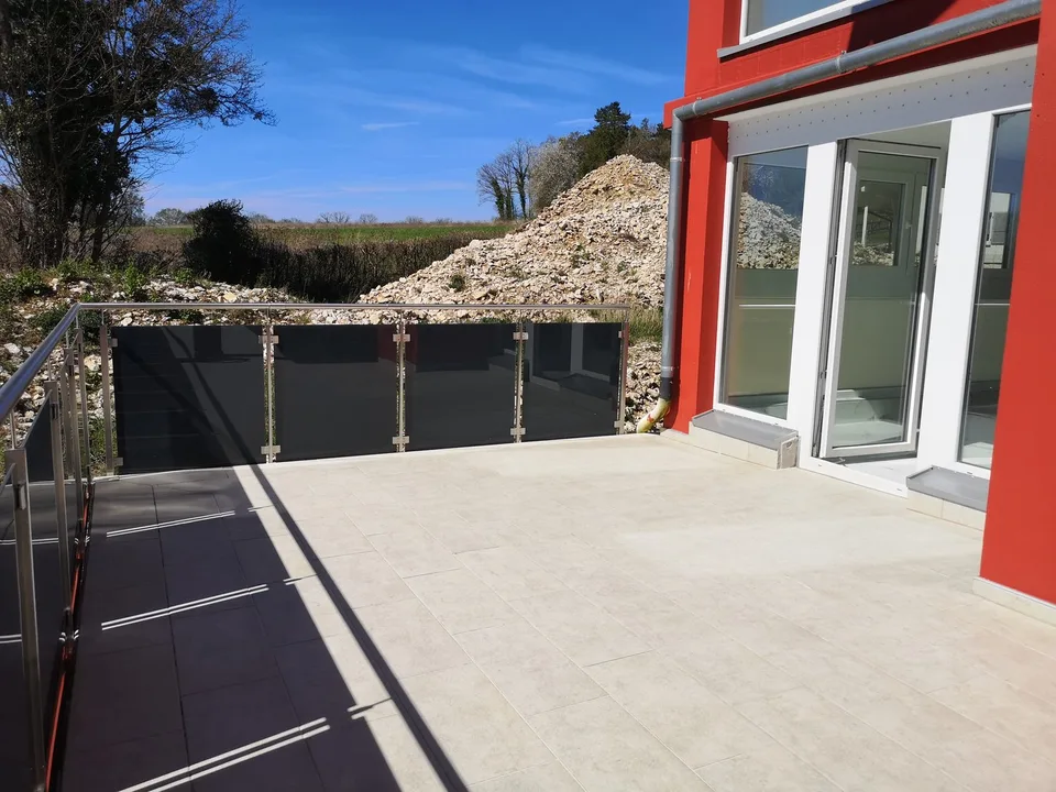 Magnifique appartement de 4,5 pièces avec terrasse et véranda, jardin 200m2 en option