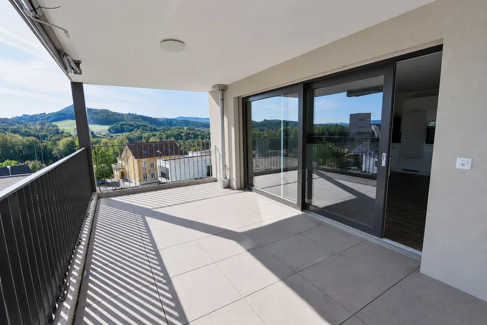 Moderne 2.5-Zimmerwohnung mit grosszügigem Balkon und herrlicher Aussicht