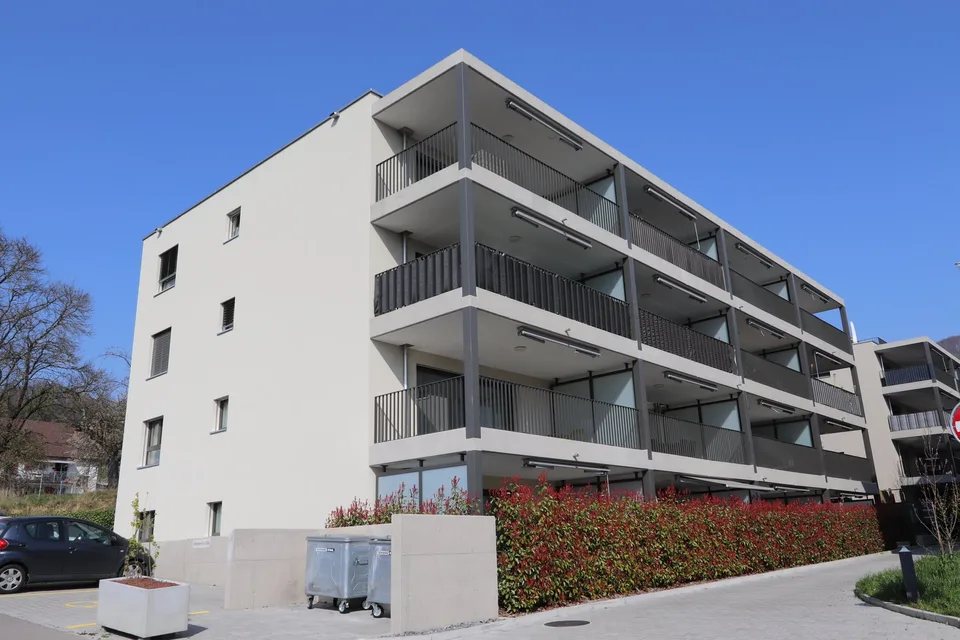 Moderne 2.5-Zimmerwohnung mit grosszügigem Balkon und herrlicher Aussicht