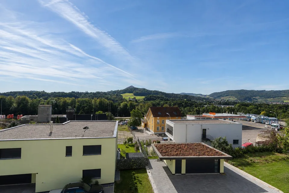 Moderne 2.5-Zimmerwohnung mit grosszügigem Balkon und herrlicher Aussicht