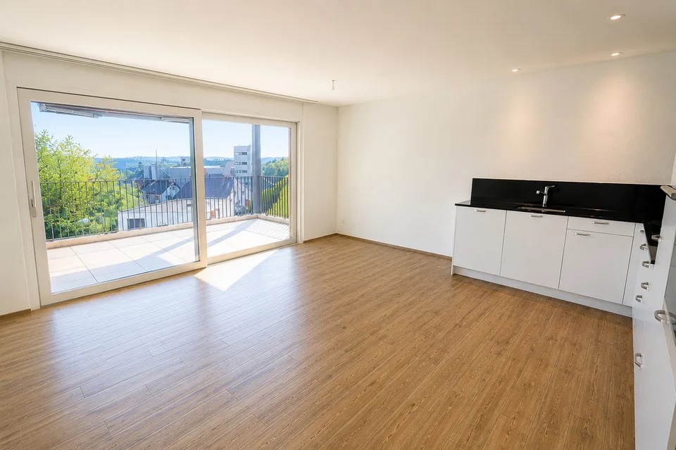 Moderne 2.5-Zimmerwohnung mit grosszügigem Balkon und herrlicher Aussicht