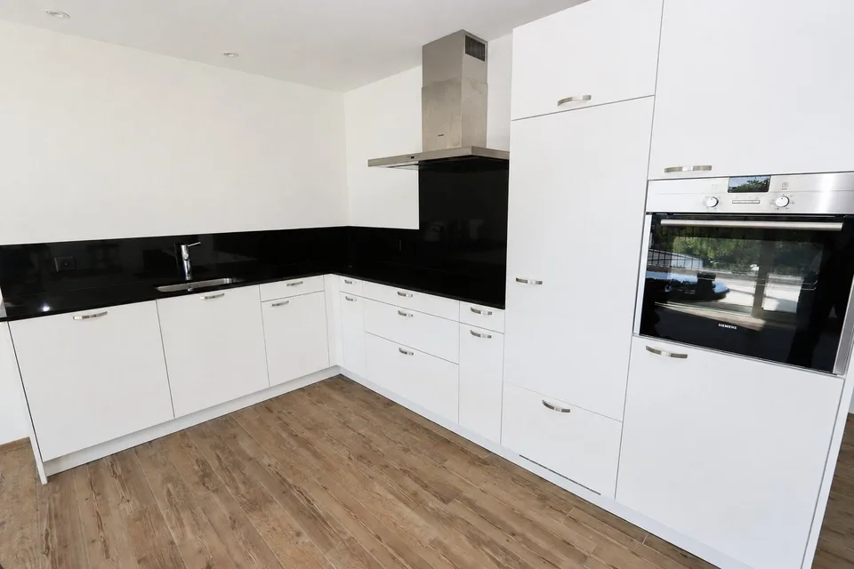 Moderne 2.5-Zimmerwohnung mit grosszügigem Balkon und herrlicher Aussicht