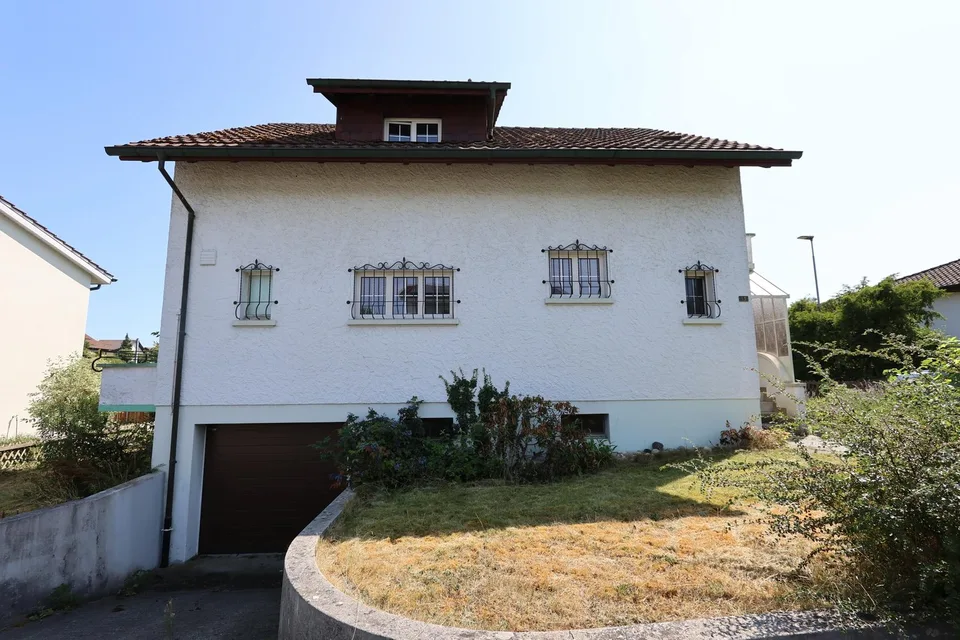 Casa unifamiliare con giardino – molto potenziale per le tue idee