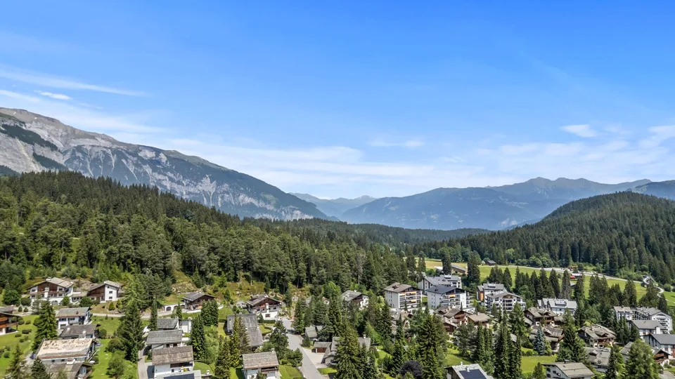 Charmante 3.5-Zimmer-Terrassenwohnung mit Ski-In/Ski-Out in Laax