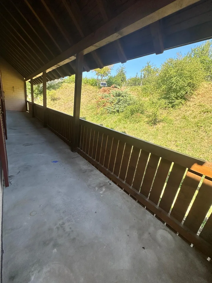 Cozy 4.5 room apartment with large, covered patio