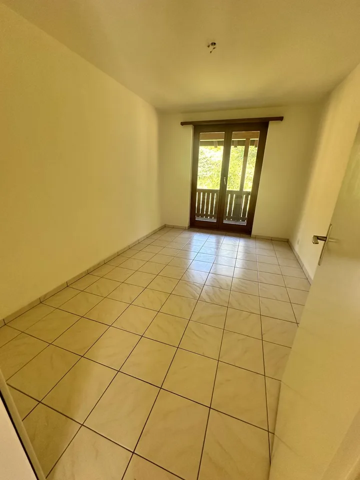 Cozy 4.5 room apartment with large, covered patio