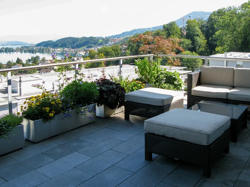 Luxus-Attikawohnung mit traumhafter See- und Bergsicht