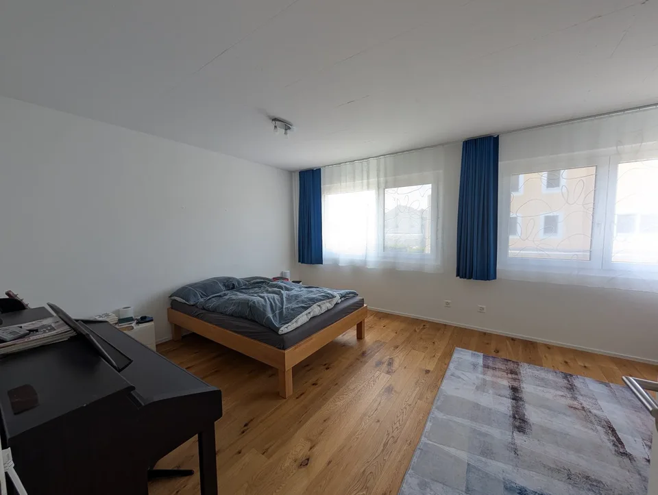 Maison mitoyenne moderne de 5,5 pièces dans un quartier familial