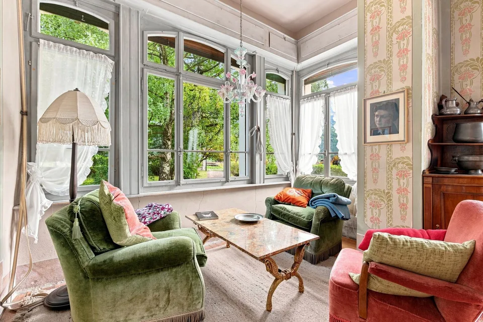 Period house with frescoes in the heart of Leventina