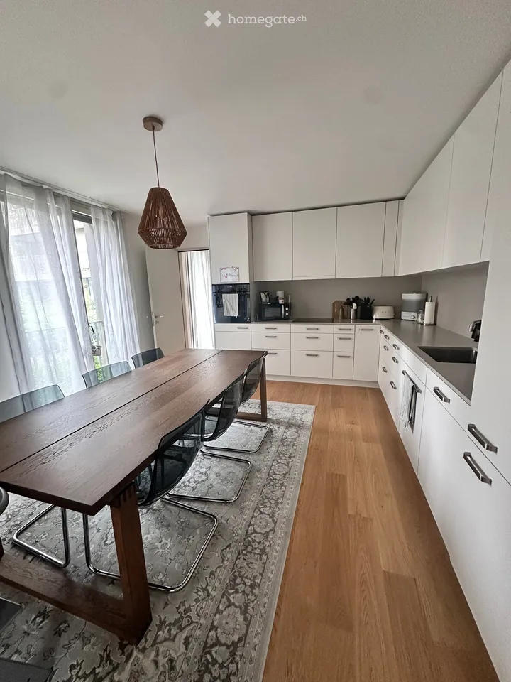 Moderne und neue 4.5-Zimmer Wohnung im Dorfzentrum Niederhasli