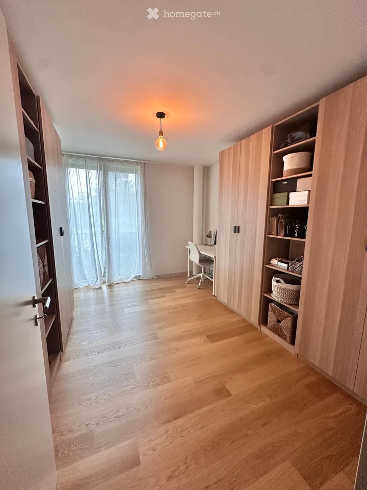 Modern and new 4.5-room apartment in the village center of Niederhasli