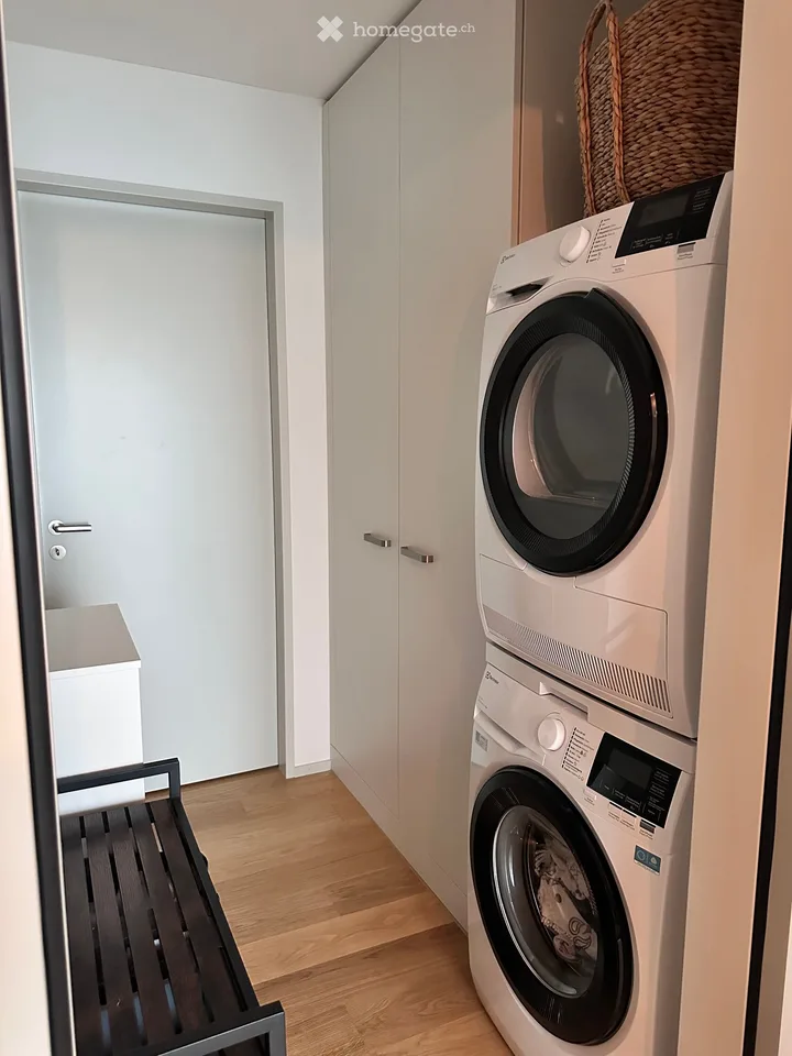 Modern and new 4.5-room apartment in the village center of Niederhasli