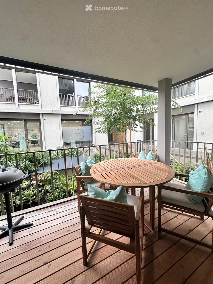 Modern and new 4.5-room apartment in the village center of Niederhasli