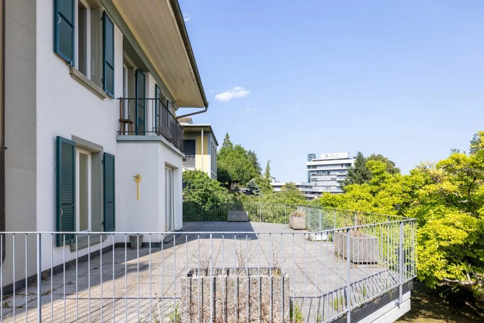 House in central Biel location