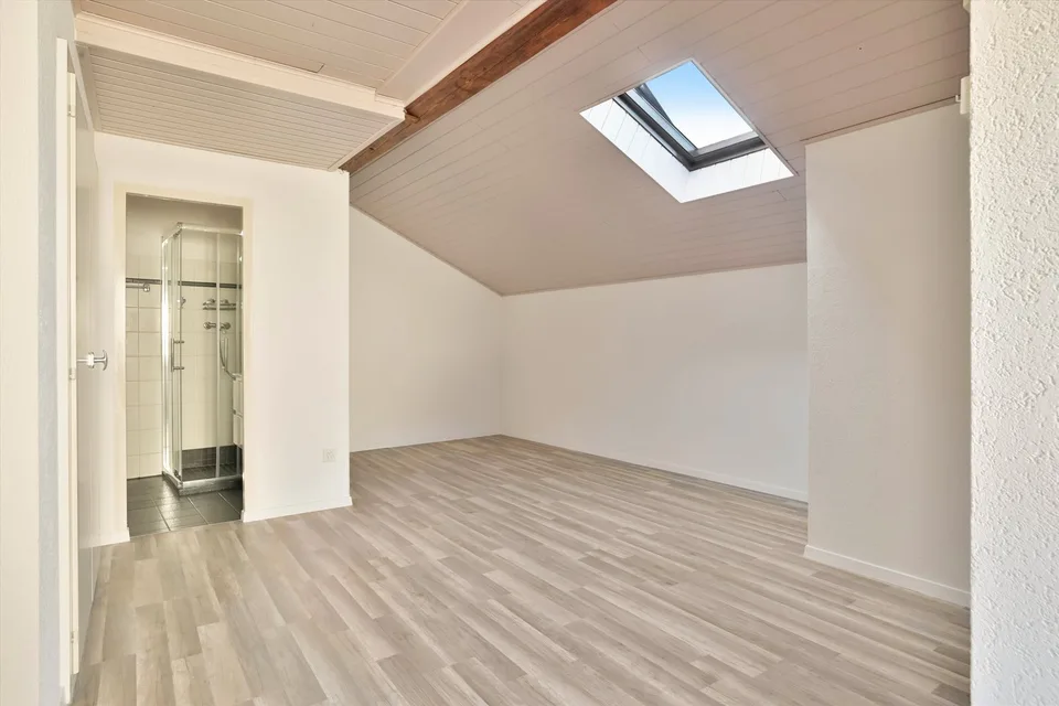 Studio lumineux au 1er étage