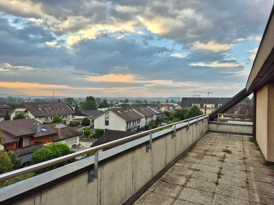 5.5-Zimmer-Wohnung mit weitläufiger 70 m² Terrasse und schöner Aussicht