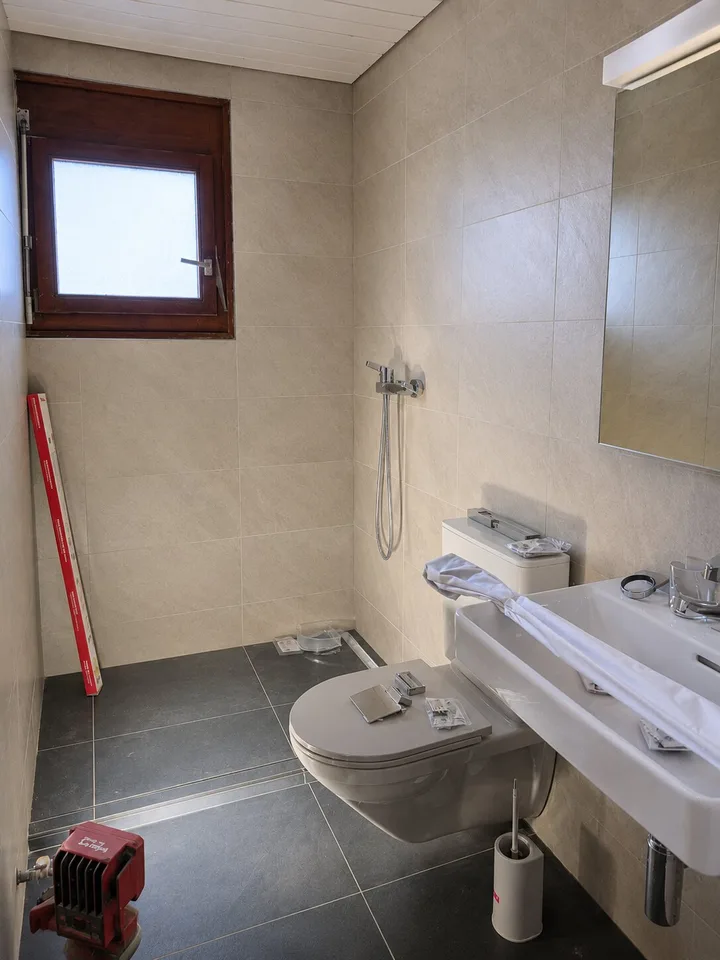 Appartamento di 5.5 locali con una terrazza spaziosa di 70 m² e una bella vista