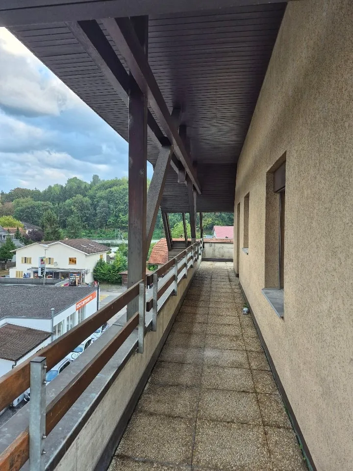 Appartamento di 5.5 locali con una terrazza spaziosa di 70 m² e una bella vista