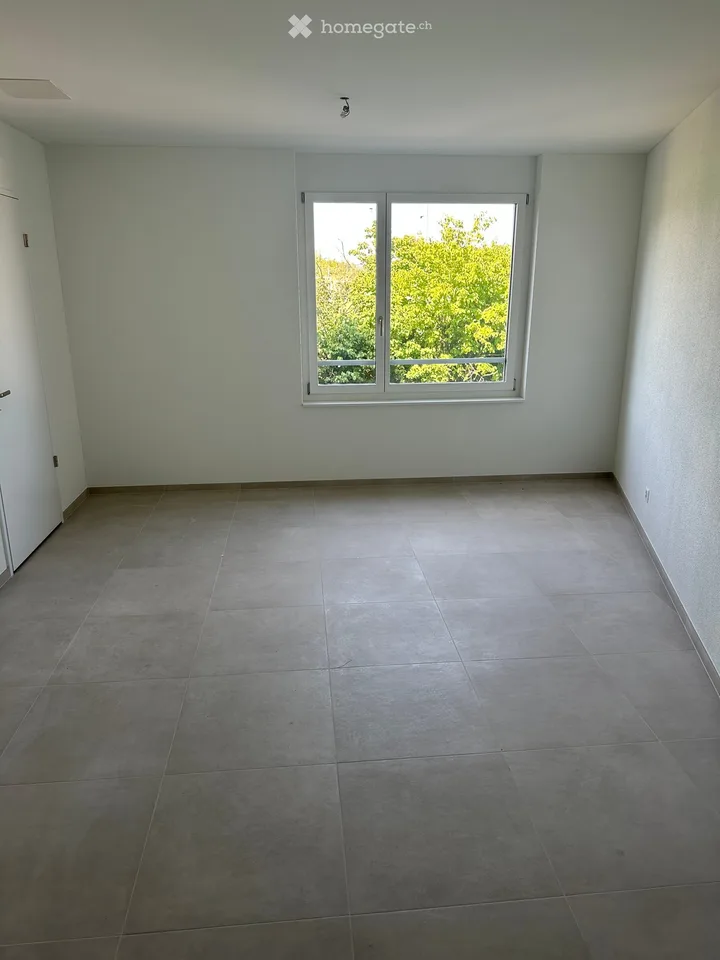 Modern 3.5-room apartment with balcony in Zürich-Seebach